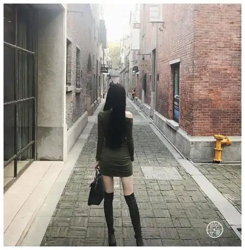 偶遇居酒屋,一位漂亮的美腿小姐姐