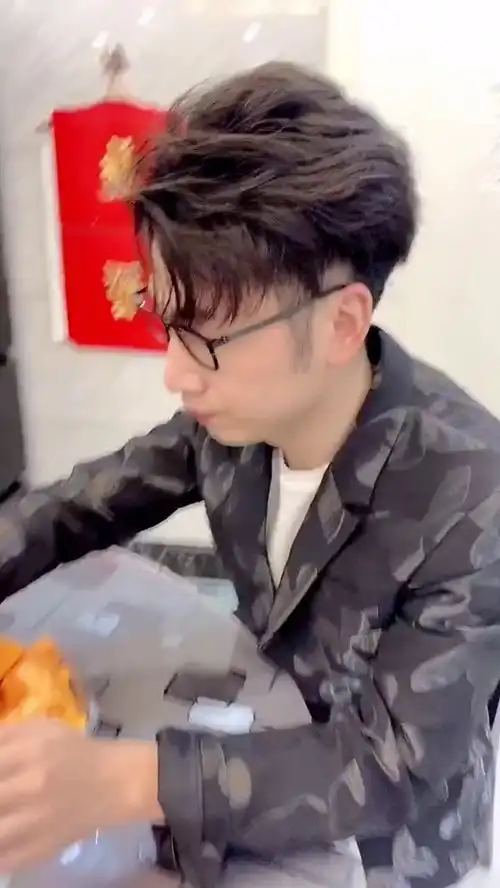 一秒认怂