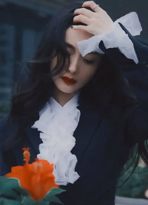 杨幂黑色系的治愈美,很动人