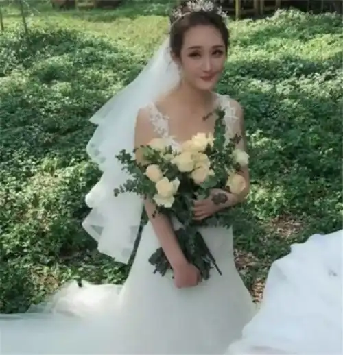 网红的婚纱造型,韩安冉韩系,冯提莫洋气,看到刘思瑶仙女来的