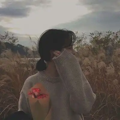 漂亮女生哭的图片女生哭泣头像默默流泪