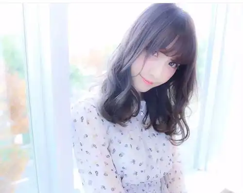 微胖女生最适合这款卷发