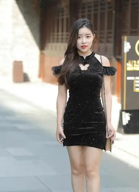 黑色修身连衣裙搭配高跟鞋,展现优雅性感的美,提升品味