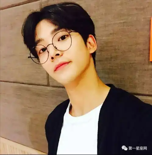 禁欲系头像男西装眼镜黄