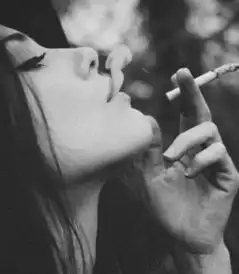丧系颓废抽烟头像女