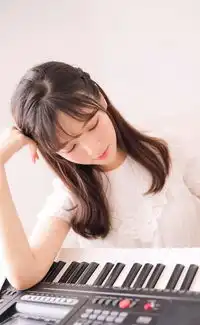 白色治愈系女生头像图片