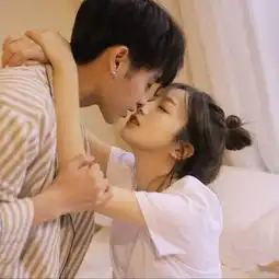 情侣头像暖色系你会不会因为一个人爱上一座城呢.......