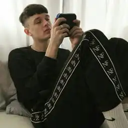 欧美系头像红色男小众姚