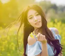 捧花少女图片森系