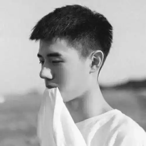 男生头像抽烟黑色系是什
