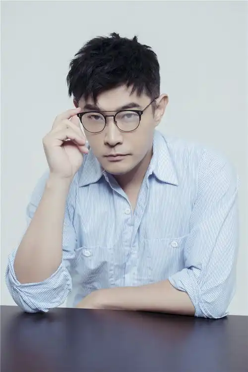 黄维德眼镜杀美图曝光禁欲系男神撩人心