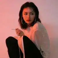 禁欲系头像女图片看书