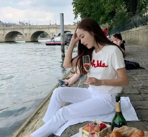 学会像郑秀妍这么穿,你就是人群中最闪亮的星星,真是涨姿势