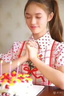 林允少女大片曝光吃蛋糕玩转俏皮甜美风