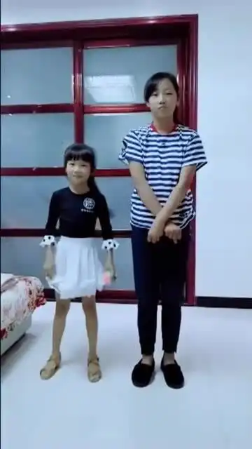 这俩姐妹跳的真好,尤其是姐姐,动作跳的真到位