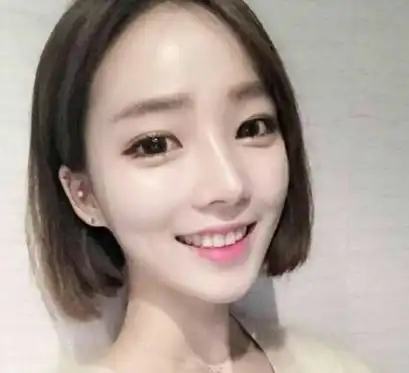 白色短发女生头像动漫