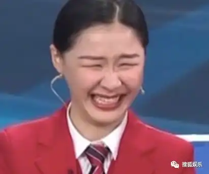 他们的衣服和表情包又出圈了春晚亮点颇多,但这个节目最让人泪目
