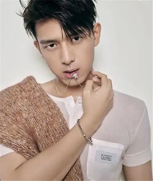悉数2019年突然爆火的男演员李现上榜,肖战王一博年龄悬殊大