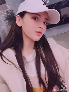 杨超越变身长腿巨人,萌系少女感的元气穿搭少不了这种下装失踪的穿法