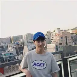 2018男生头像霸气带墨镜帽子的生活很好是人太糟糕了