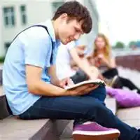低头看书的男生头像唯美看书男生头像