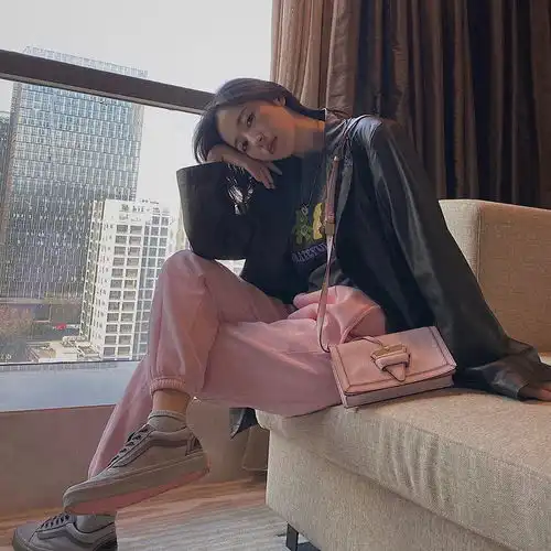 春天疯狂种草的这些治愈系穿搭,连同少女心一起打包