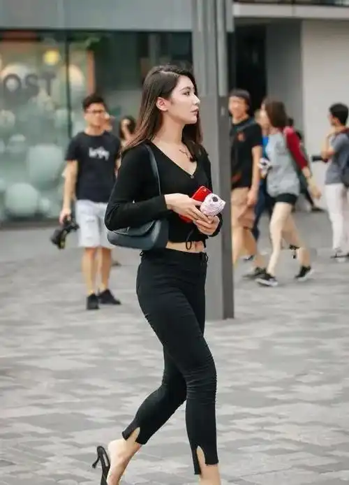 黑色系头像唯美紧身