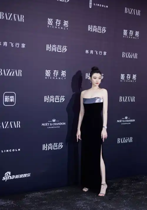奚梦瑶怀二胎后现身活动,挺孕肚不再遮掩,嫁豪门后无心再做超模