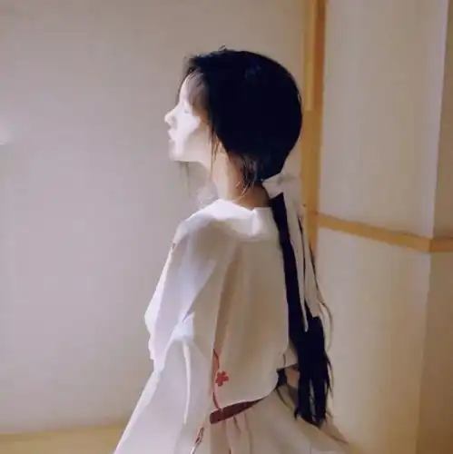 白色系头像女生高级感就