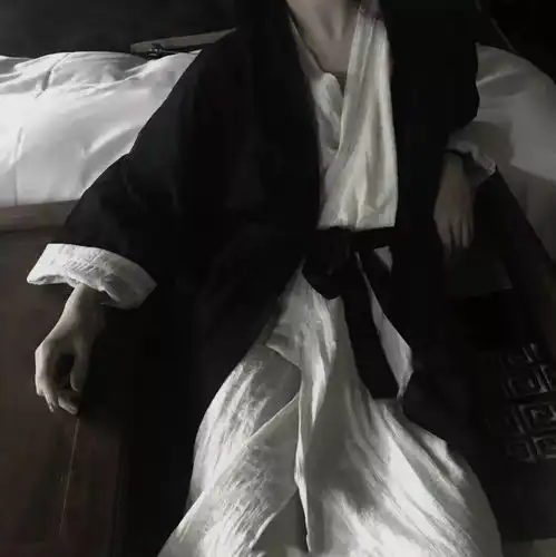 个性丧系病态头像丨孤言寡语不曾欢笑