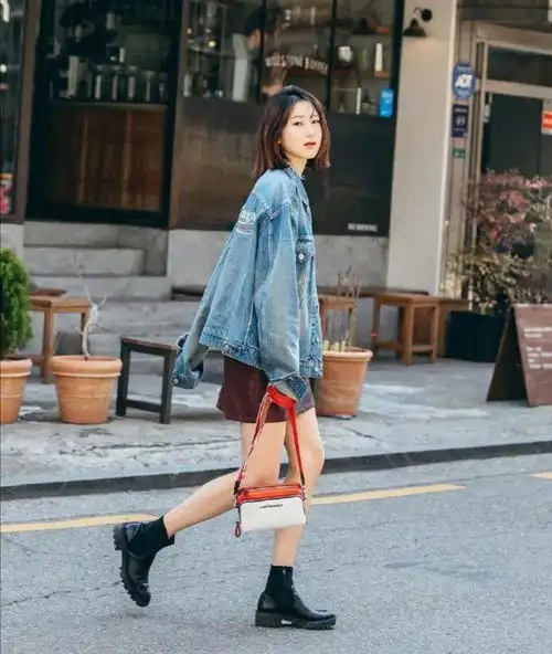 韩国时尚博主,最爱的ins风穿搭小技巧,做街拍中最貌美的女孩