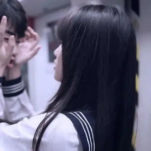 情侣头像亲吻黑色系亲亲