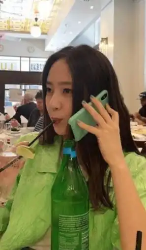 今年夏季,牛油果绿必须拥有姓名这3件牛油果裙高级又显白