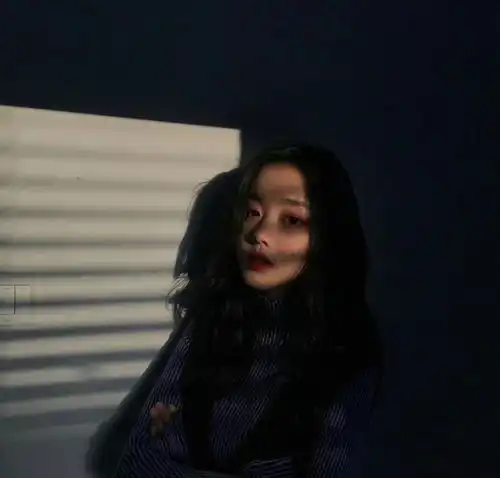 禁欲系撩人的情侣头像七