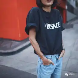 你说她穿衣美,我说她头发更美