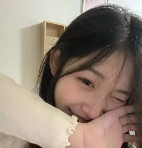 头像很杂却又意外中意的女生头像篇二
