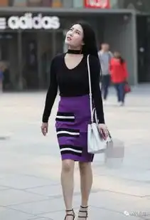 的小姐姐嘟嘴卖萌很调皮