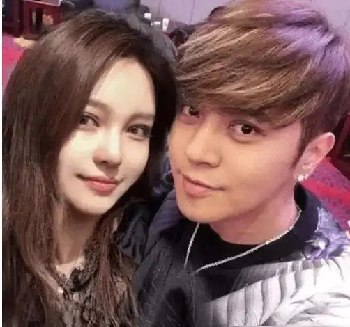 周扬青男友身份曝光疑似好利来老总儿子,父亲与江一燕传过绯闻