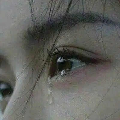 哭很丧的头像女动漫