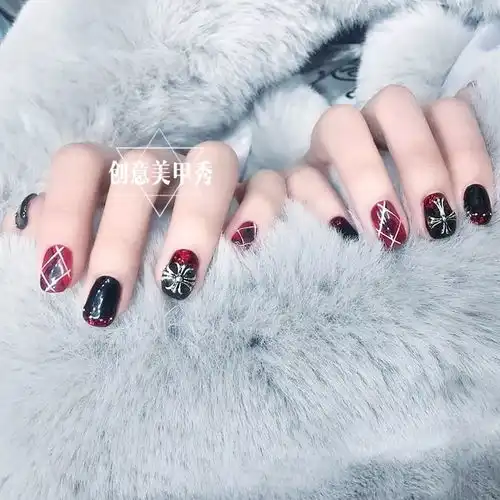 黑色美甲就是这么高级