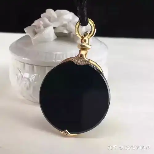 天蝎座的人适合带什么翡翠
