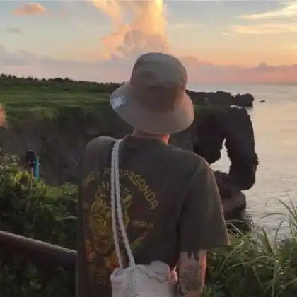 抽烟背影头像男生冷淡