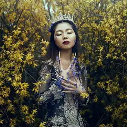 沉浸在鲜花与迷雾的世界童话世界般的公主肖像