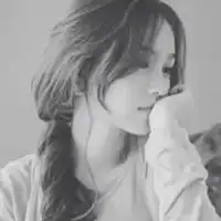 白色治愈系女生头像图片