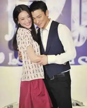 刘德华首映会上大秀婚戒直言舒淇娶得过