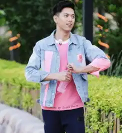 李现,堪称穿粉色最不娘的男生,男人魅力十足,网友李现不得了