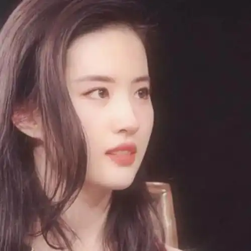 刘亦菲和杨超越,都是仙气十足美少女啊