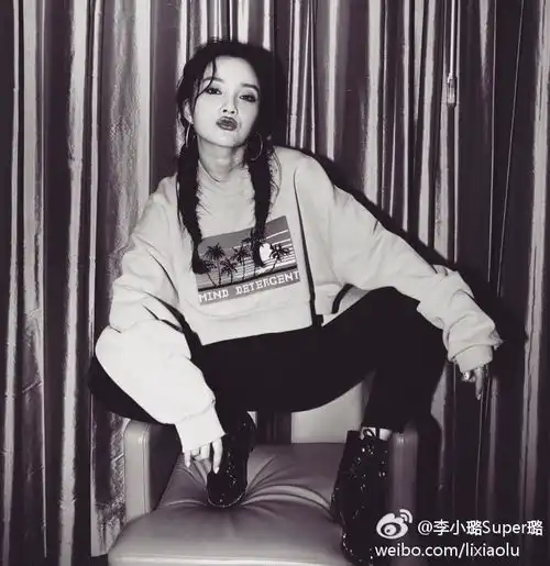 李小璐出轨pgone网红鼻祖的她穿着越来越嘻哈了