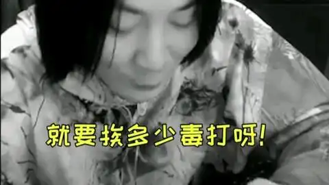 捂着脸苦笑的表情