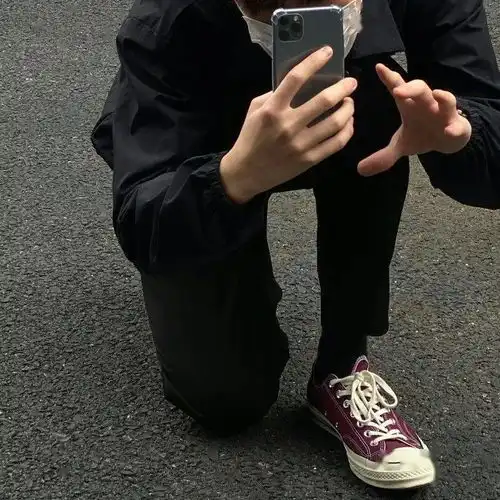 头像热恋时情侣们常感叹上辈子积了什么德结婚后夫妻们常怀疑上辈子造了什么孽